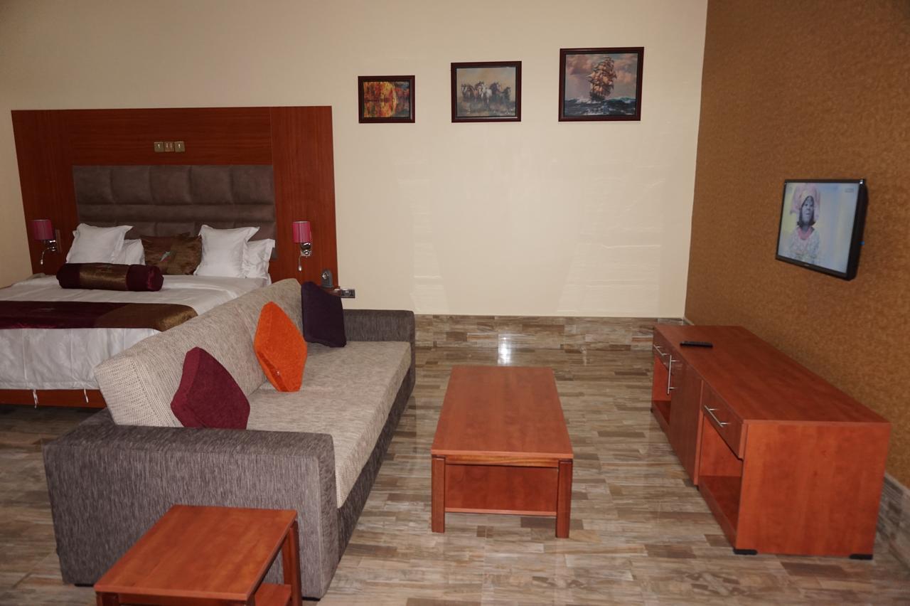 Aenon Suites Oshogbo Bagian luar foto